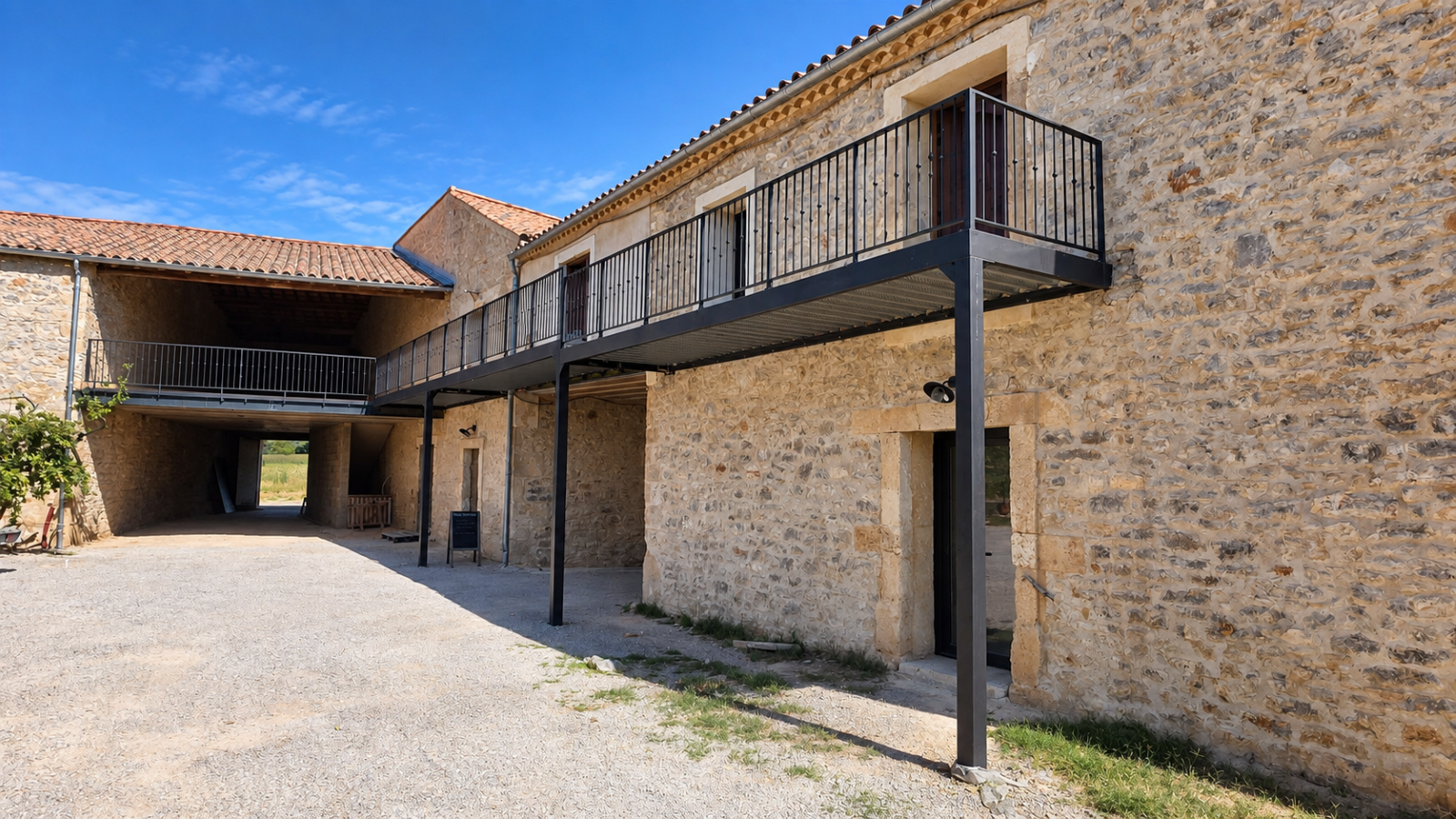 Passerelle et garde-corps métalliques sur mesure - Métallerie Serrurerie Navarro Montpellier